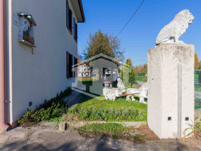 Casa singola + terreno agricolo a Ponte San Nicolo'