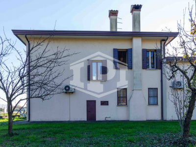 Casa singola + terreno agricolo a Ponte San Nicolo'