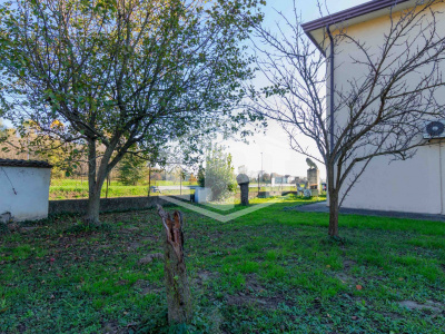 Casa singola + terreno agricolo a Ponte San Nicolo'