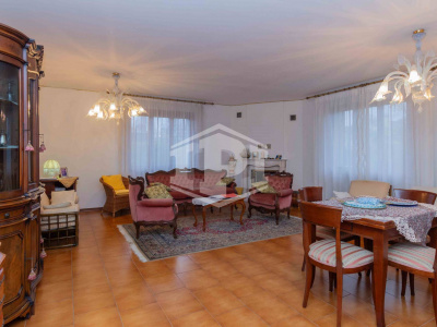 Stra - porzione di bifamiliare con giadino