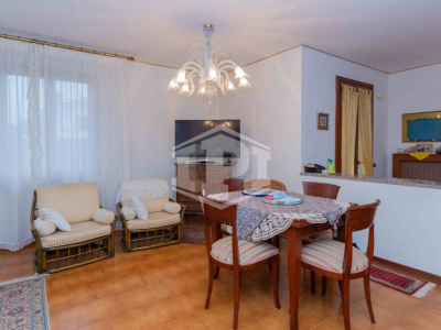 Stra - porzione di bifamiliare con giadino