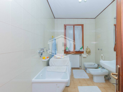 Stra - porzione di bifamiliare con giadino