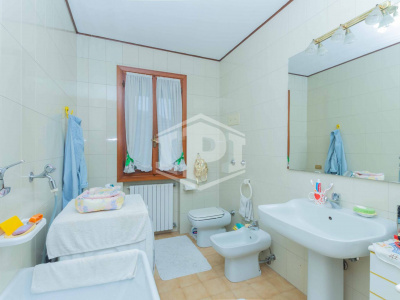 Stra - porzione di bifamiliare con giadino