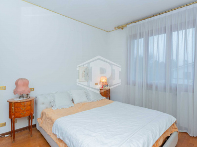 Stra - porzione di bifamiliare con giadino