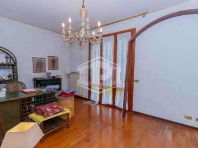 Stra - porzione di bifamiliare con giadino