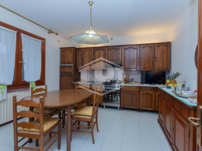 Stra - porzione di bifamiliare con giadino