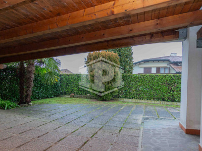 Stra - porzione di bifamiliare con giadino