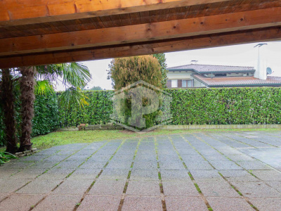 Stra - porzione di bifamiliare con giadino