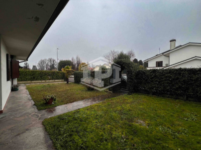 Stra - porzione di bifamiliare con giadino