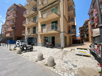 Locale commerciale, Corso Italia, Pietra Ligure, SV