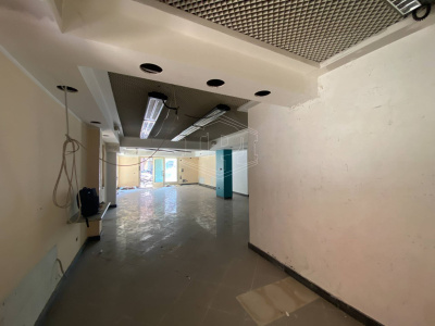 Locale commerciale, Corso Italia, Pietra Ligure, SV