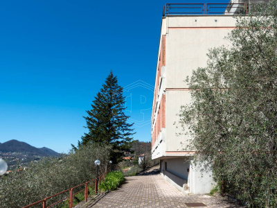 Complesso immobiliare, Via Miramare, Leivi (GE)