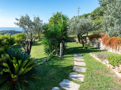 Villa indipendente, Via alla Croce, Varazze (SV)
