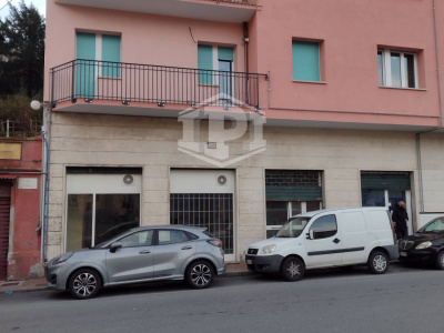 Locale commerciale, Corso Italia, Ronco Scrivia (GE)