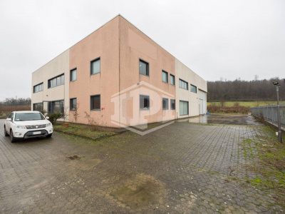 Capannone  e locale commerciale, Strada Serravalle, Novi Ligure (AL)