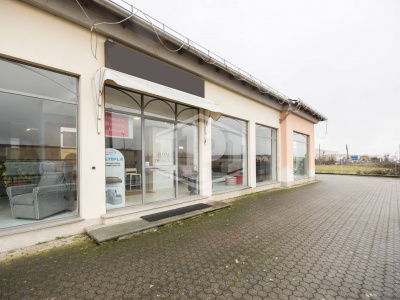 Capannone  e locale commerciale, Strada Serravalle, Novi Ligure (AL)