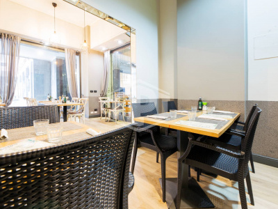 Locale commerciale, Largo XII Ottobre, Genova, Ge