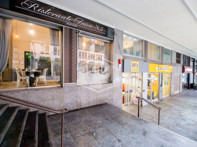 Locale commerciale, Largo XII Ottobre, Genova, Ge