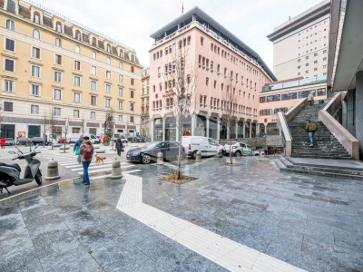 Locale commerciale, Largo XII Ottobre, Genova, Ge