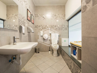 Locale commerciale, Largo XII Ottobre, Genova, Ge