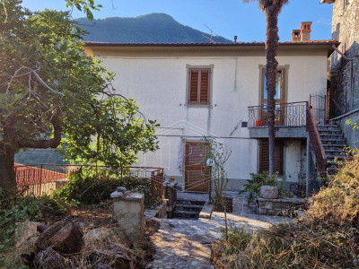 Quadrilocale con giardino a Vallico di Sopra - Fabbriche di Vergemoli (LU)
