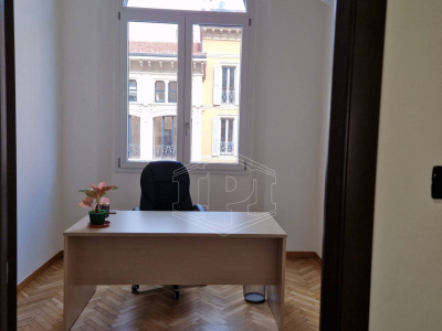Affittasi 2 Stanze in studio legale, Centro via Rizzoli, Bologna (BO)