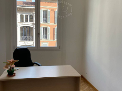 Affittasi 2 Stanze in studio legale, Centro via Rizzoli, Bologna (BO)