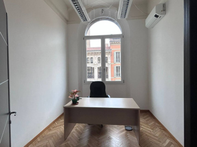 Affittasi 2 Stanze in studio legale, Centro via Rizzoli, Bologna (BO)