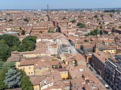 Bilocale di pregio con terrazzo in Strada Maggiore, Bologna (BO)