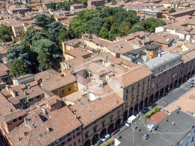 Bilocale di pregio con terrazzo in Strada Maggiore, Bologna (BO)