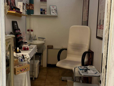 Locale commerciale e attività centro estetico in centro a Granarolo (BO)