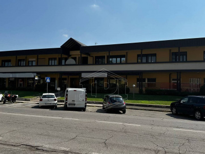 Locale commerciale e attività centro estetico in centro a Granarolo (BO)