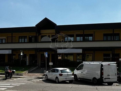 Locale commerciale in centro a Granarolo dell'Emilia (BO)