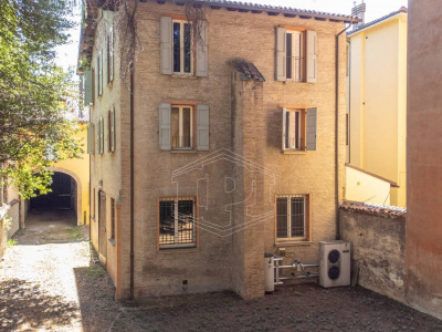 Appartamento di pregio con cortile privato in Strada Maggiore, Bologna (BO)