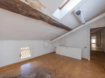 Appartamento con terrazzo abitabile in Strada Maggiore, Bologna (BO)