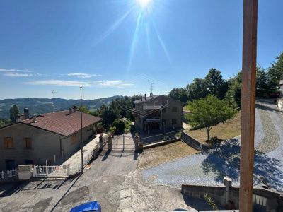 In Villetta trifamiliare, Porzione Cielo-Terra di testa a Monzuno, (BO)