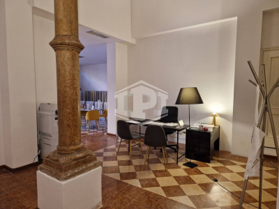 Locale commerciale in Centro, Strada Maggiore, Bologna (BO)