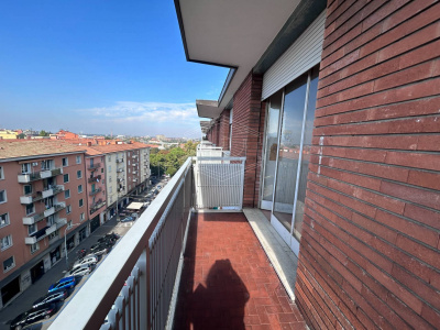 Appartamento di ampie dimensioni, adiacente via Milazzo, Bologna (BO)