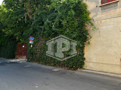 Complesso immobiliare residenziale con corte e posti auto in centro ad Anzola dell'Emilia, (BO)