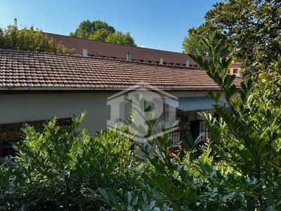 Complesso immobiliare residenziale con corte e posti auto in centro ad Anzola dell'Emilia, (BO)