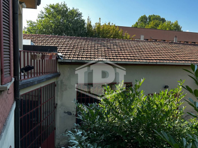 Complesso immobiliare residenziale con corte e posti auto in centro ad Anzola dell'Emilia, (BO)