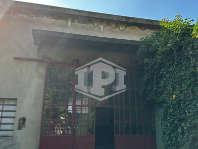 Complesso immobiliare residenziale con corte e posti auto in centro ad Anzola dell'Emilia, (BO)