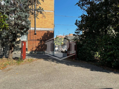 Complesso immobiliare residenziale con corte e posti auto in centro ad Anzola dell'Emilia, (BO)