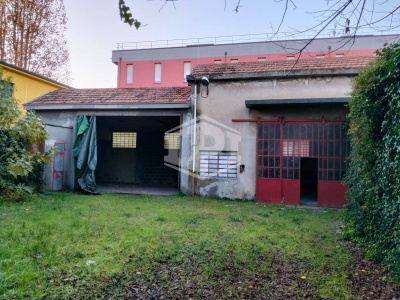 Complesso immobiliare residenziale con corte e posti auto in centro ad Anzola dell'Emilia, (BO)