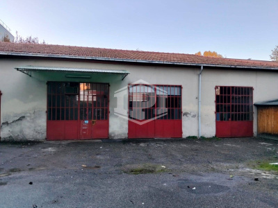 Complesso immobiliare residenziale con corte e posti auto in centro ad Anzola dell'Emilia, (BO)
