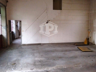 Complesso immobiliare residenziale con corte e posti auto in centro ad Anzola dell'Emilia, (BO)