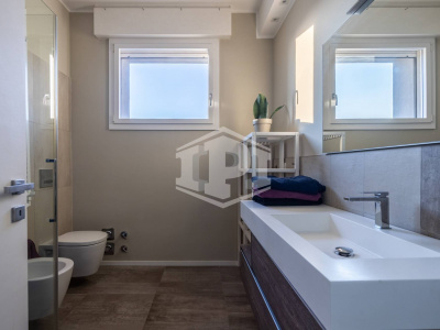 Appartamento ultimo piano con terrazza abitabile in centro a Zola Predosa (BO)