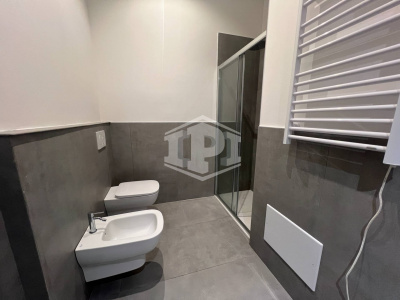 Trilocale ristrutturato, via Bonvicini, Bologna (BO)