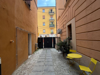 Soluzione indipendente su due livelli in via Corticella, Bologna (BO)