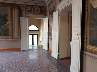 Bilocale di pregio in centro, via Barberia, Bologna (BO)
